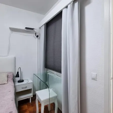 Apartment Comfortable One Bedroom *